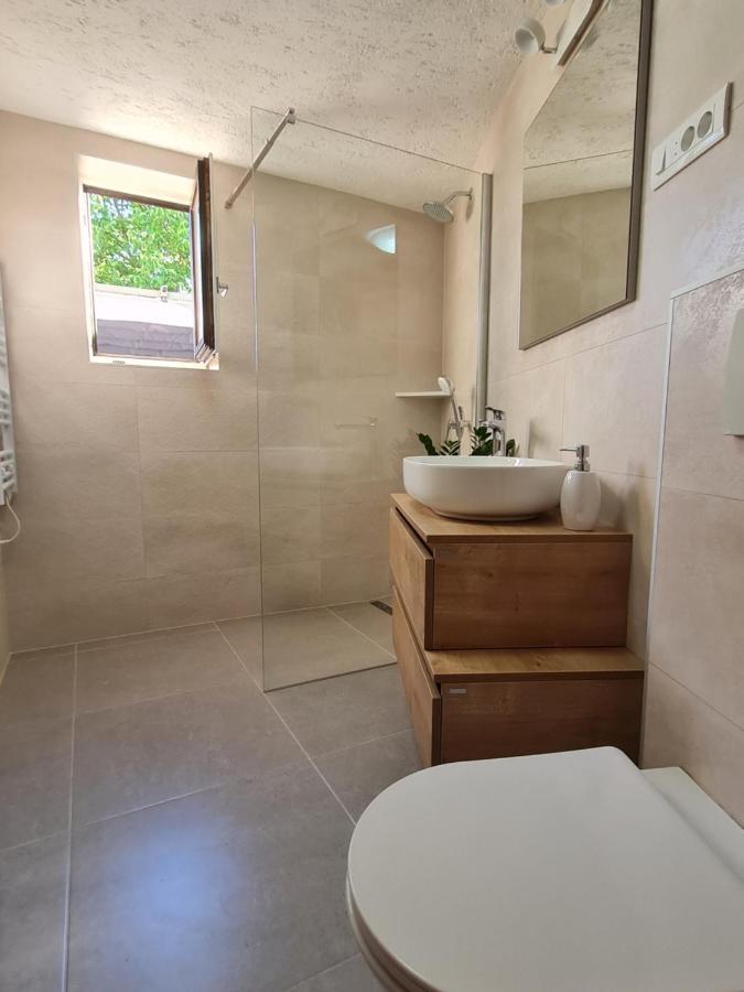 Stonehouse Ana With Jacuzzi Rovinj-Krmed Βίλα Εξωτερικό φωτογραφία