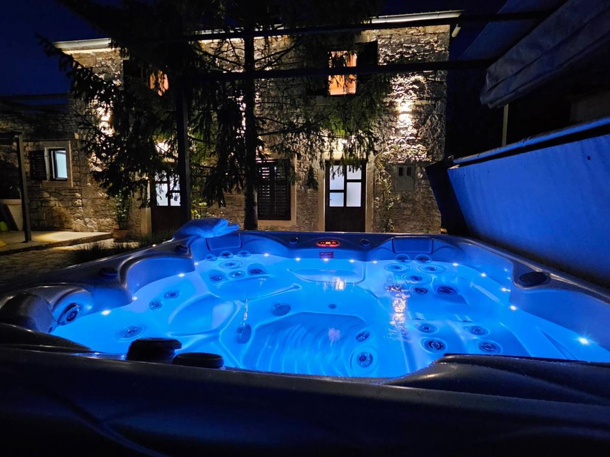 Stonehouse Ana With Jacuzzi Rovinj-Krmed Βίλα Εξωτερικό φωτογραφία