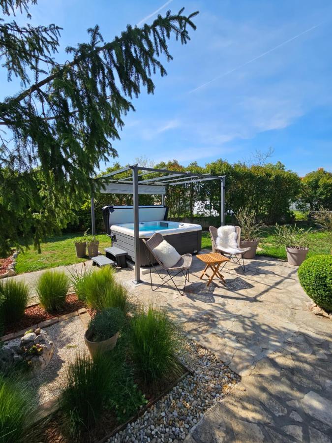 Stonehouse Ana With Jacuzzi Rovinj-Krmed Βίλα Εξωτερικό φωτογραφία